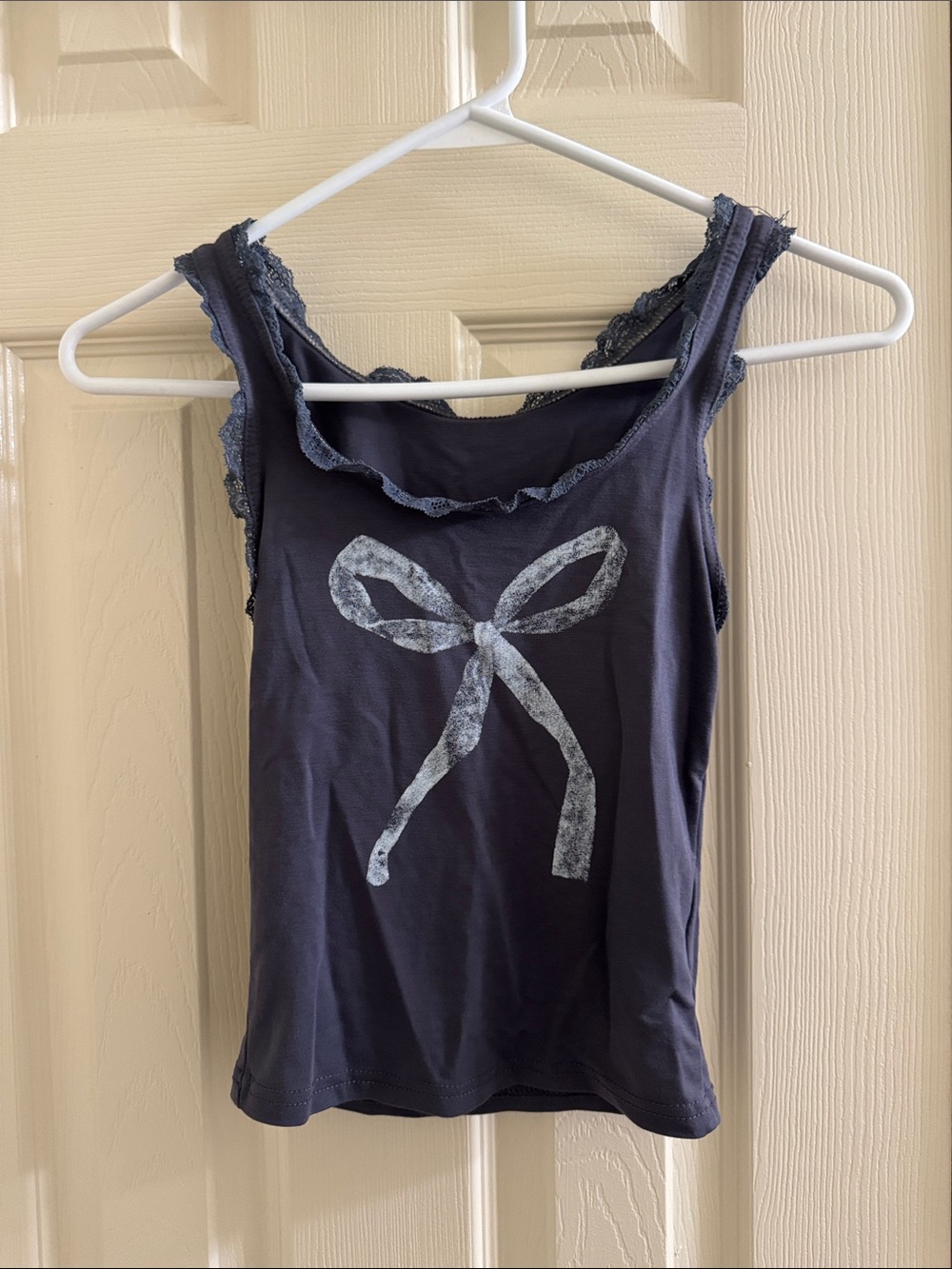 Lacey bow tanktop